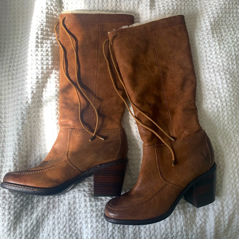 RARE Camilla Lace Frye boots in brown
